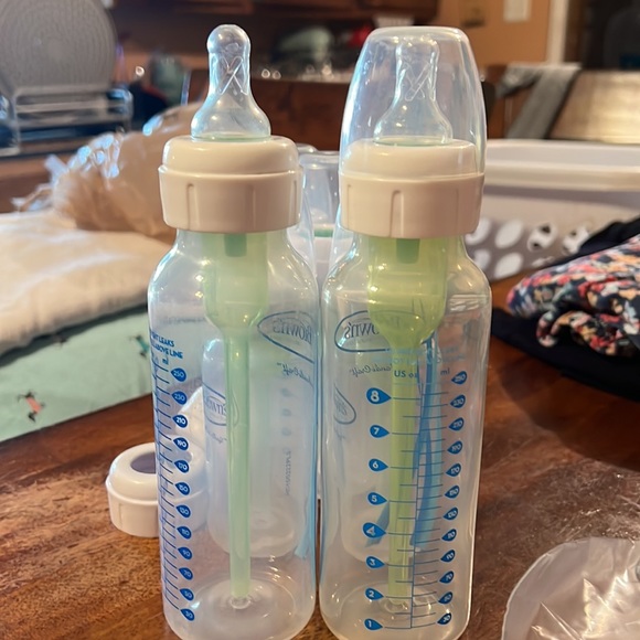 Dr Brown bottles, 6 in bundle, 2-8 oz, 4-4oz, preemie nipples - Picture 2 of 3